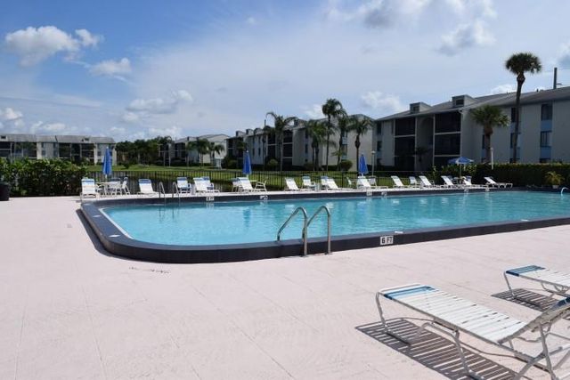 1109 Green Pine Boulevard B2, West Palm Beach, FL 33409