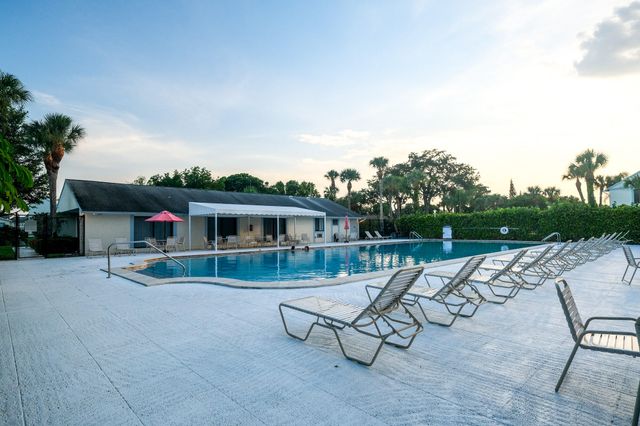 1109 Green Pine Boulevard B2, West Palm Beach, FL 33409