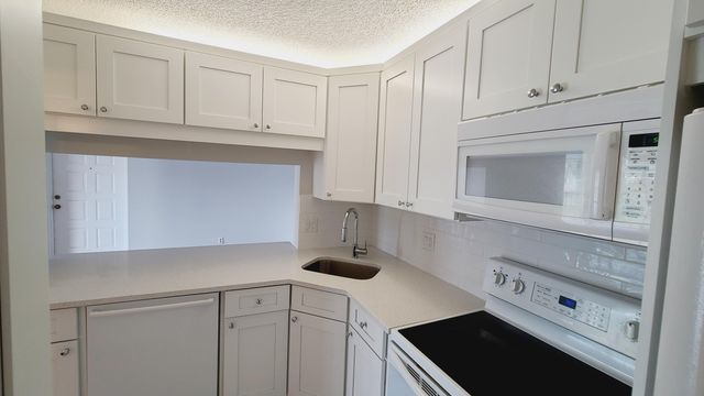 1109 Green Pine Boulevard B2, West Palm Beach, FL 33409