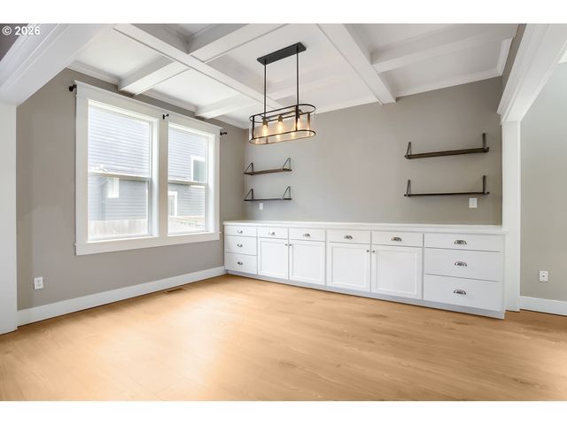 7604 N WASHBURNE Ave, Portland, OR 97217