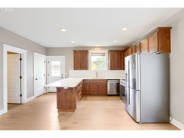 7604 N WASHBURNE Ave, Portland, OR 97217