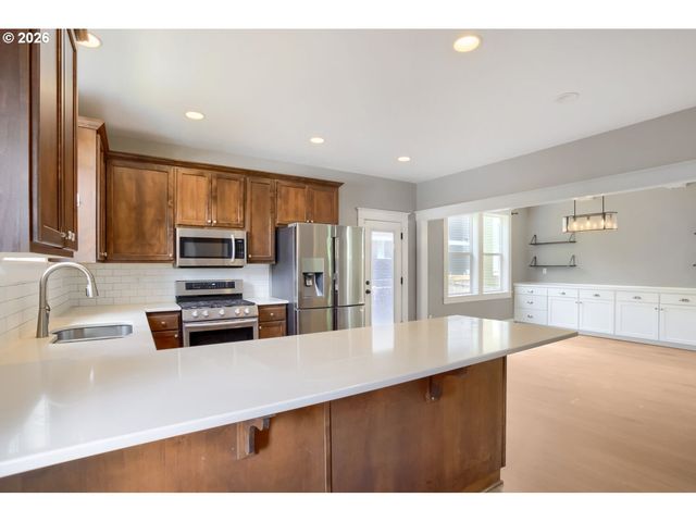 7604 N WASHBURNE Ave, Portland, OR 97217