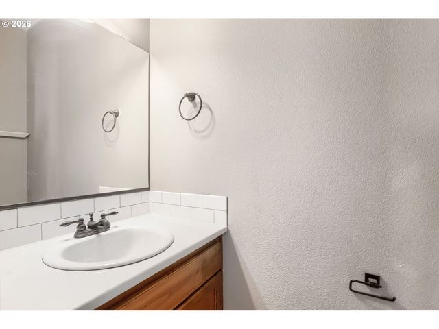 7604 N WASHBURNE Ave, Portland, OR 97217