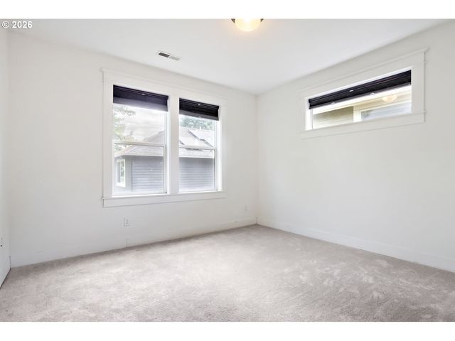 7604 N WASHBURNE Ave, Portland, OR 97217