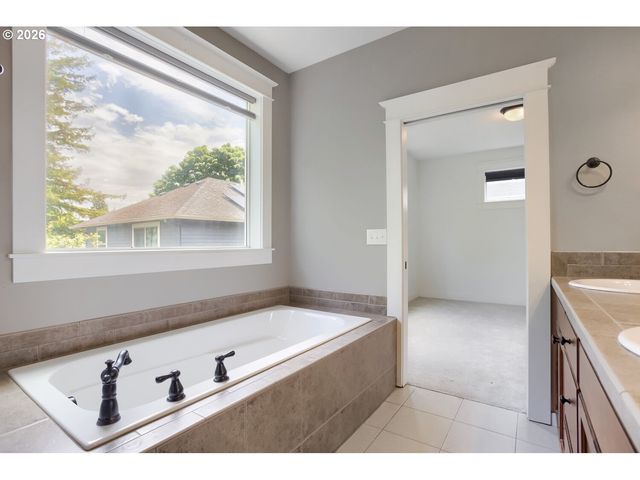 7604 N WASHBURNE Ave, Portland, OR 97217