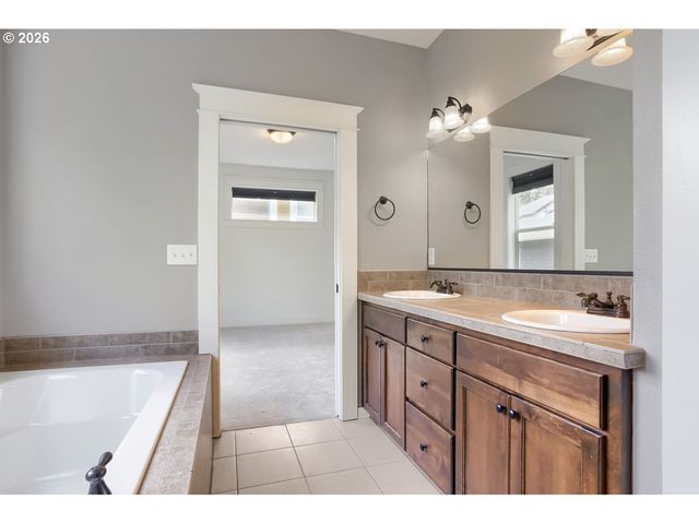 7604 N WASHBURNE Ave, Portland, OR 97217