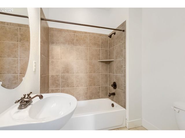 7604 N WASHBURNE Ave, Portland, OR 97217