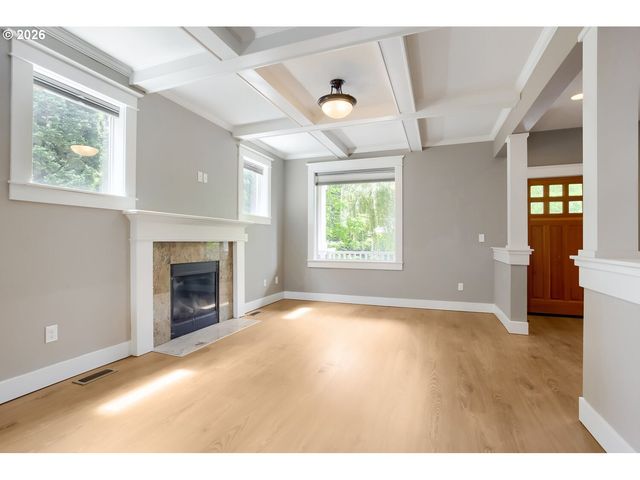 7604 N WASHBURNE Ave, Portland, OR 97217