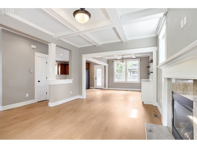 7604 N WASHBURNE Ave, Portland, OR 97217