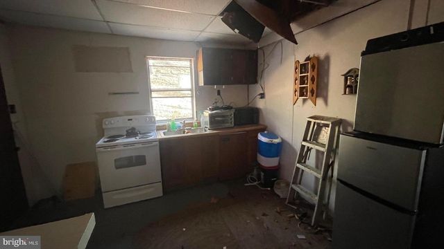 INTIMIDATORS RD, Petersburg, WV 26847