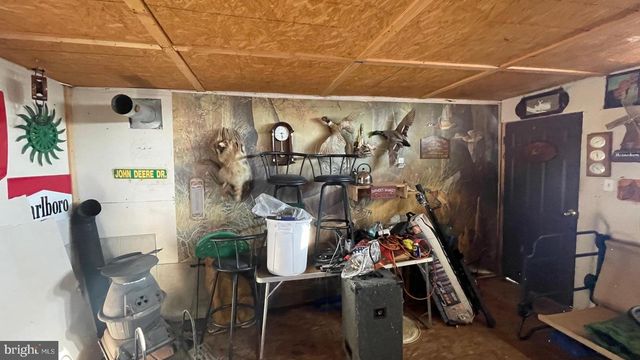 INTIMIDATORS RD, Petersburg, WV 26847