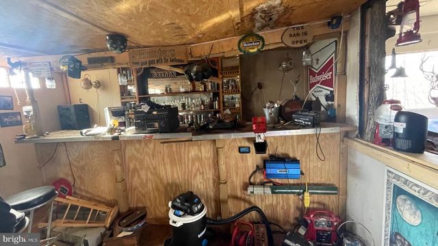 INTIMIDATORS RD, Petersburg, WV 26847