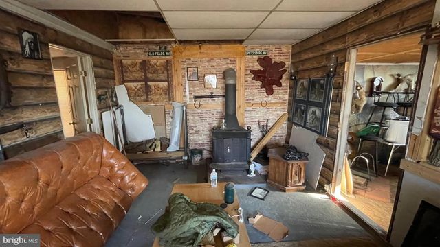 INTIMIDATORS RD, Petersburg, WV 26847