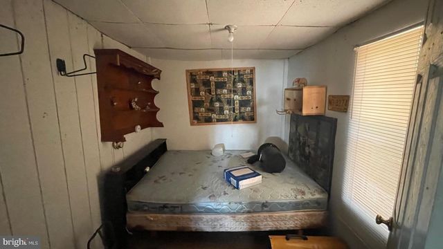 INTIMIDATORS RD, Petersburg, WV 26847