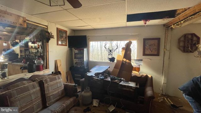 INTIMIDATORS RD, Petersburg, WV 26847