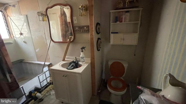 INTIMIDATORS RD, Petersburg, WV 26847