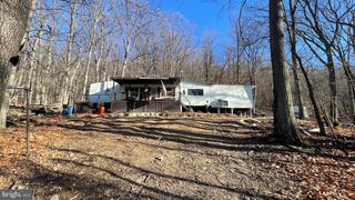 INTIMIDATORS RD, Petersburg, WV 26847