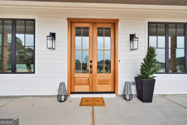 2020 Clearwater Drive, White Plains, GA 30678