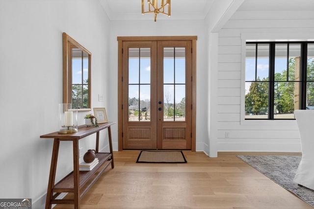 2020 Clearwater Drive, White Plains, GA 30678