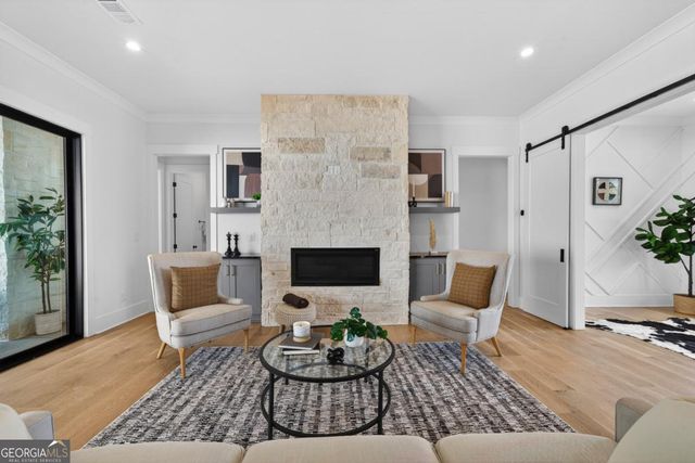 2020 Clearwater Drive, White Plains, GA 30678