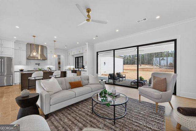 2020 Clearwater Drive, White Plains, GA 30678