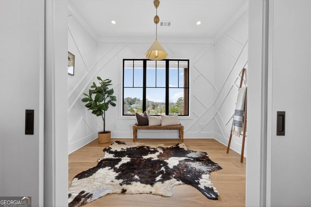 2020 Clearwater Drive, White Plains, GA 30678