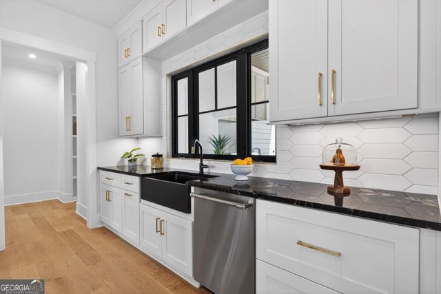 2020 Clearwater Drive, White Plains, GA 30678