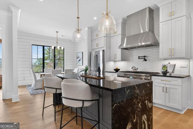 2020 Clearwater Drive, White Plains, GA 30678