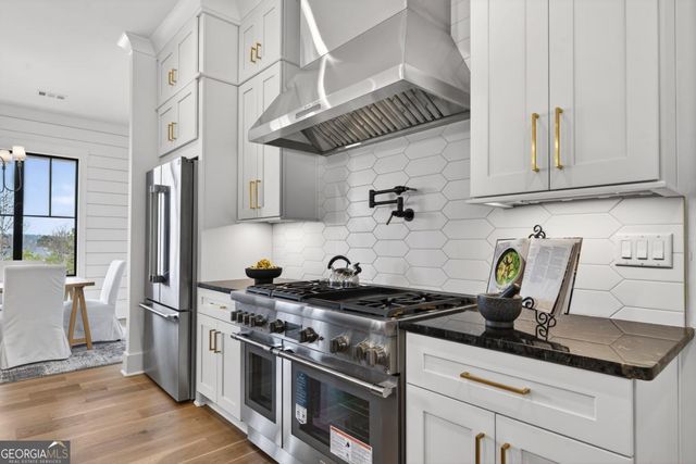 2020 Clearwater Drive, White Plains, GA 30678