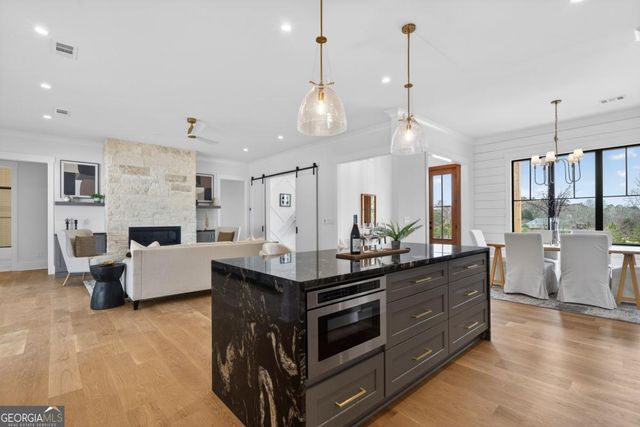 2020 Clearwater Drive, White Plains, GA 30678