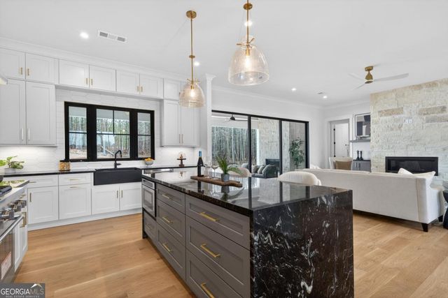 2020 Clearwater Drive, White Plains, GA 30678