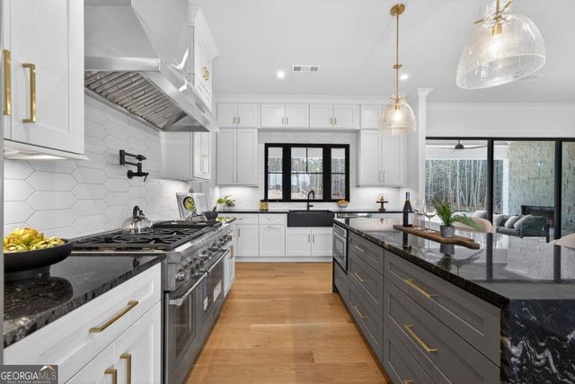 2020 Clearwater Drive, White Plains, GA 30678