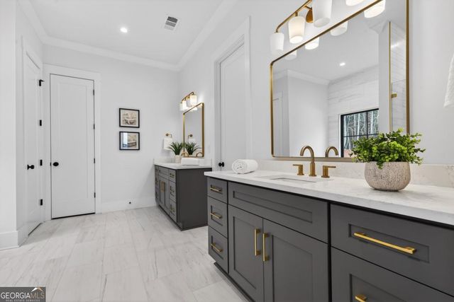 2020 Clearwater Drive, White Plains, GA 30678