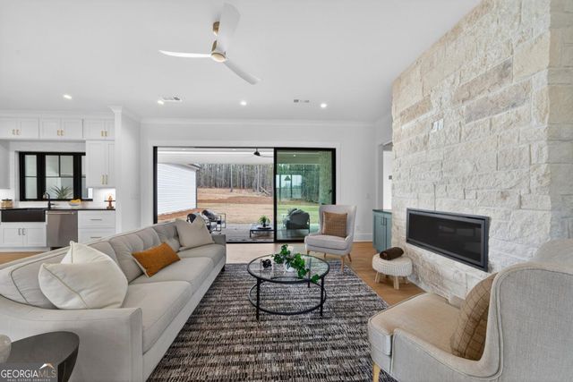 2020 Clearwater Drive, White Plains, GA 30678