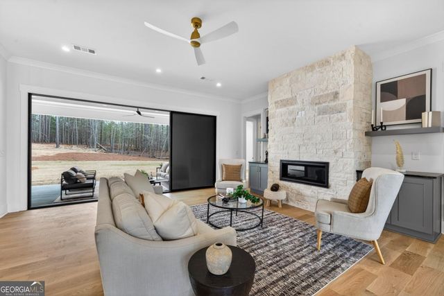 2020 Clearwater Drive, White Plains, GA 30678