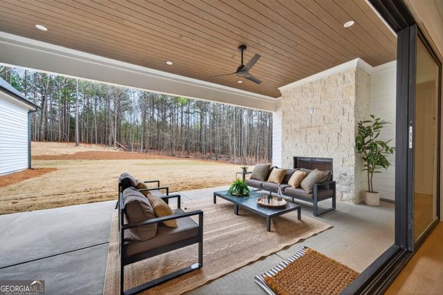 2020 Clearwater Drive, White Plains, GA 30678