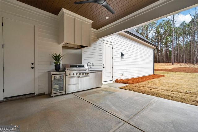 2020 Clearwater Drive, White Plains, GA 30678