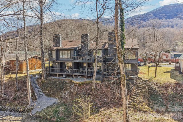 129 Riverside Villa Drive, Maggie Valley, NC 28751