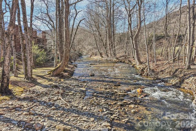 129 Riverside Villa Drive, Maggie Valley, NC 28751