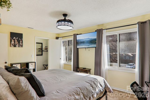 129 Riverside Villa Drive, Maggie Valley, NC 28751