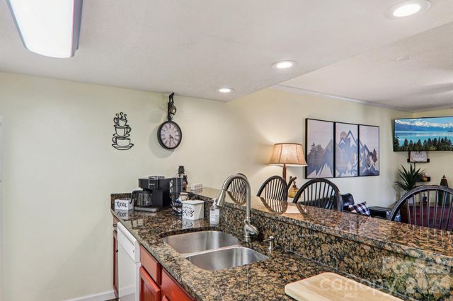 129 Riverside Villa Drive, Maggie Valley, NC 28751