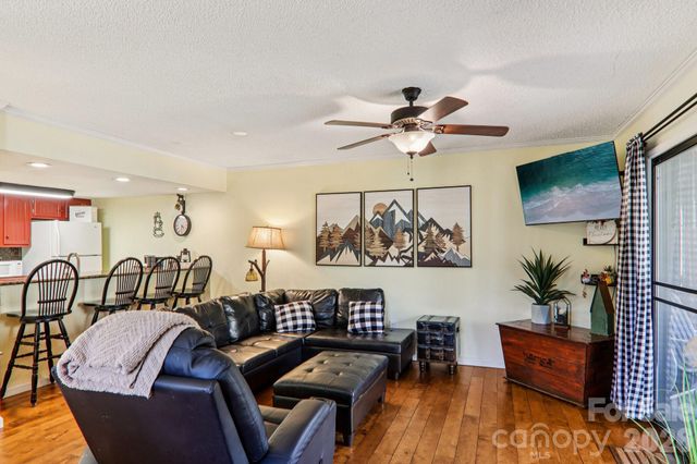 129 Riverside Villa Drive, Maggie Valley, NC 28751