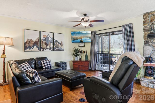 129 Riverside Villa Drive, Maggie Valley, NC 28751