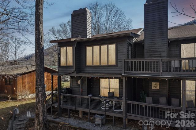 129 Riverside Villa Drive, Maggie Valley, NC 28751