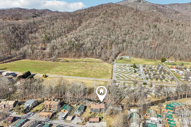 129 Riverside Villa Drive, Maggie Valley, NC 28751