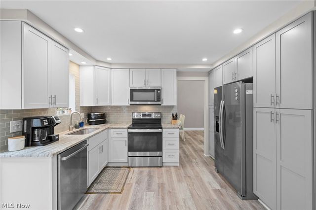 932 Aintree Park Drive, Mayfield Village, OH 44143