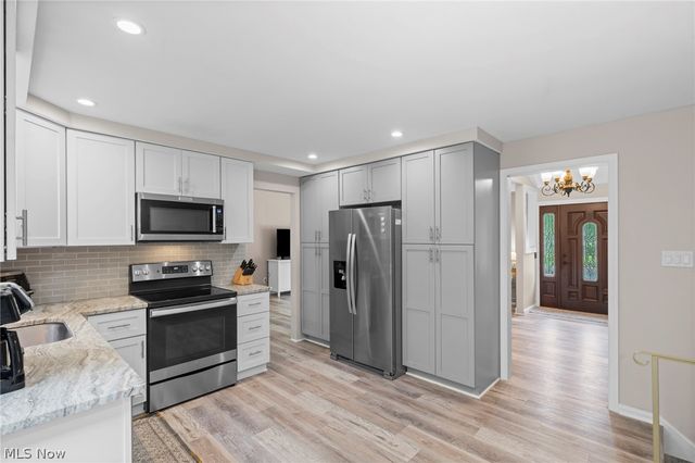 932 Aintree Park Drive, Mayfield Village, OH 44143