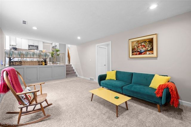 932 Aintree Park Drive, Mayfield Village, OH 44143