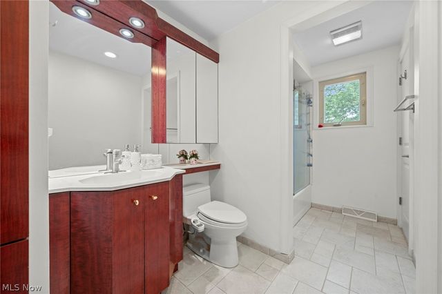 932 Aintree Park Drive, Mayfield Village, OH 44143