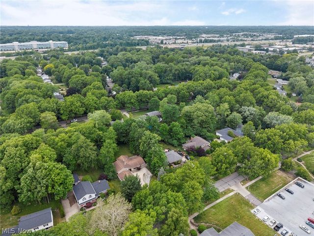 932 Aintree Park Drive, Mayfield Village, OH 44143
